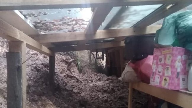 Sistema frontal provocó caída de cerro que destruyó una casa en Florida