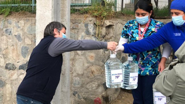 Pisquera donó 200 litros de alcohol etílico a centros de salud de Monte Patria