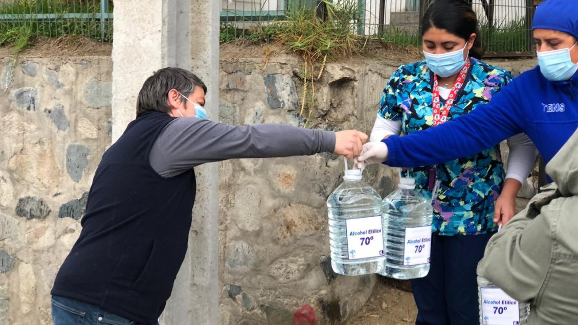 Pisquera donó 200 litros de alcohol etílico a centros de salud de Monte Patria