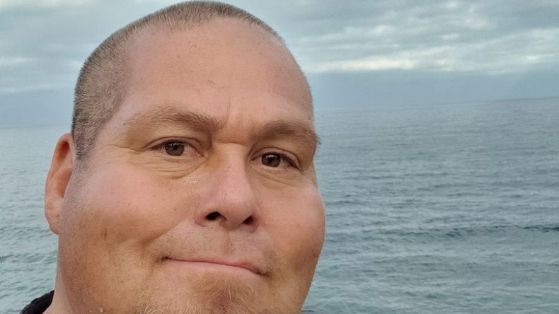 Hombre murió por Covid-19 un día después de contar que fue a una fiesta y se arrepentía