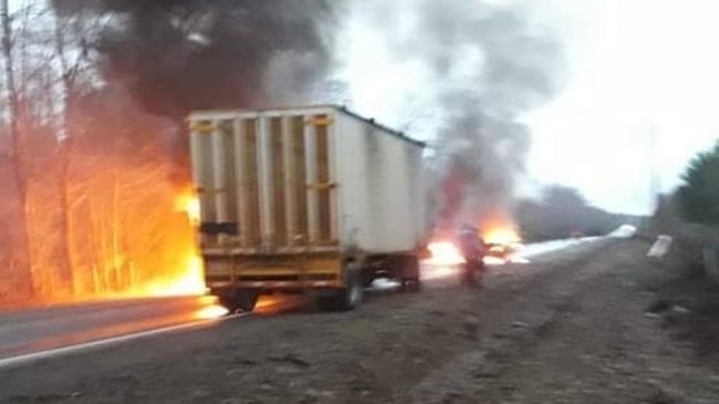 Nuevo ataque incendiario en La Araucanía: Queman vehículos y maquinaria en Collipulli