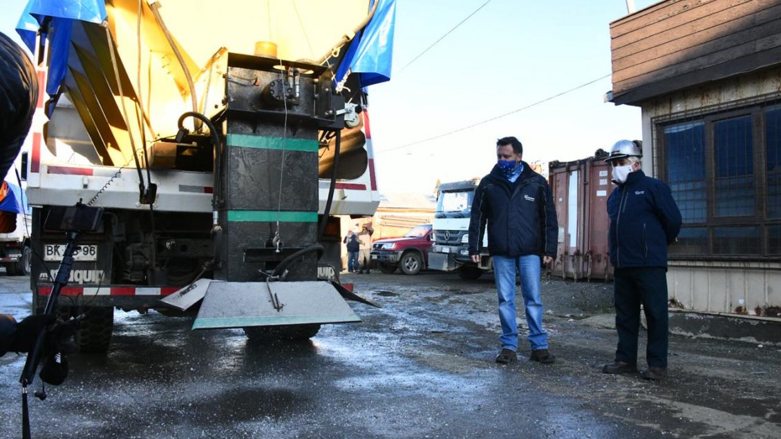 Calles y veredas de Punta Arenas han sido esparcidas con 87 toneladas de sal durante junio