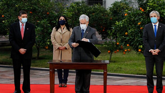 Presidente Piñera promulgó ley que limita reelección de autoridades