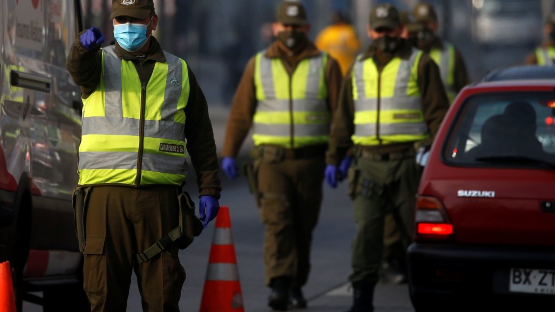 Carabineros detuvo a 1.706 personas por infringir cuarentena y toque de queda en un día