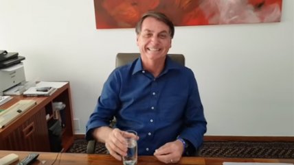  Bolsonaro se jacta tomando hidroxicloroquina  