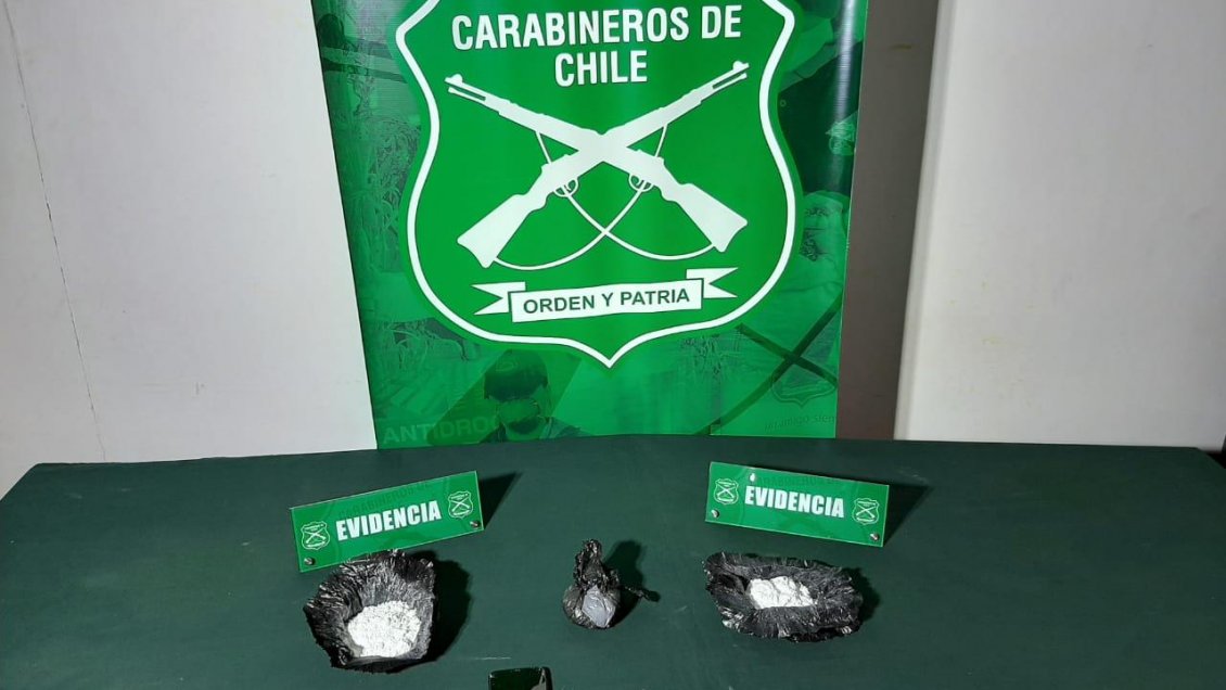 Carabineros detectó cocaína, pasajero escondido en habitáculo y chófer sin permiso temporal en bus interurbano