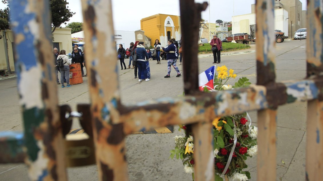 Seremi investiga masivo funeral que vulneró cementerio de Playa Ancha
