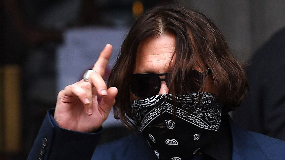 Johnny Depp pintó con su propia sangre mensajes para Amber Heard