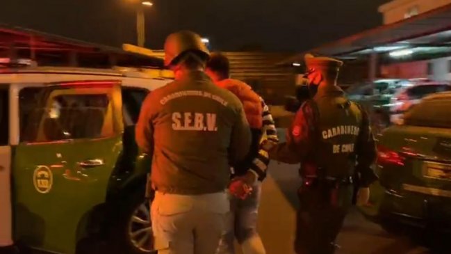 Carabineros detuvo a dos sospechosos del robo de un vehículo luego de un operativo en Iquique