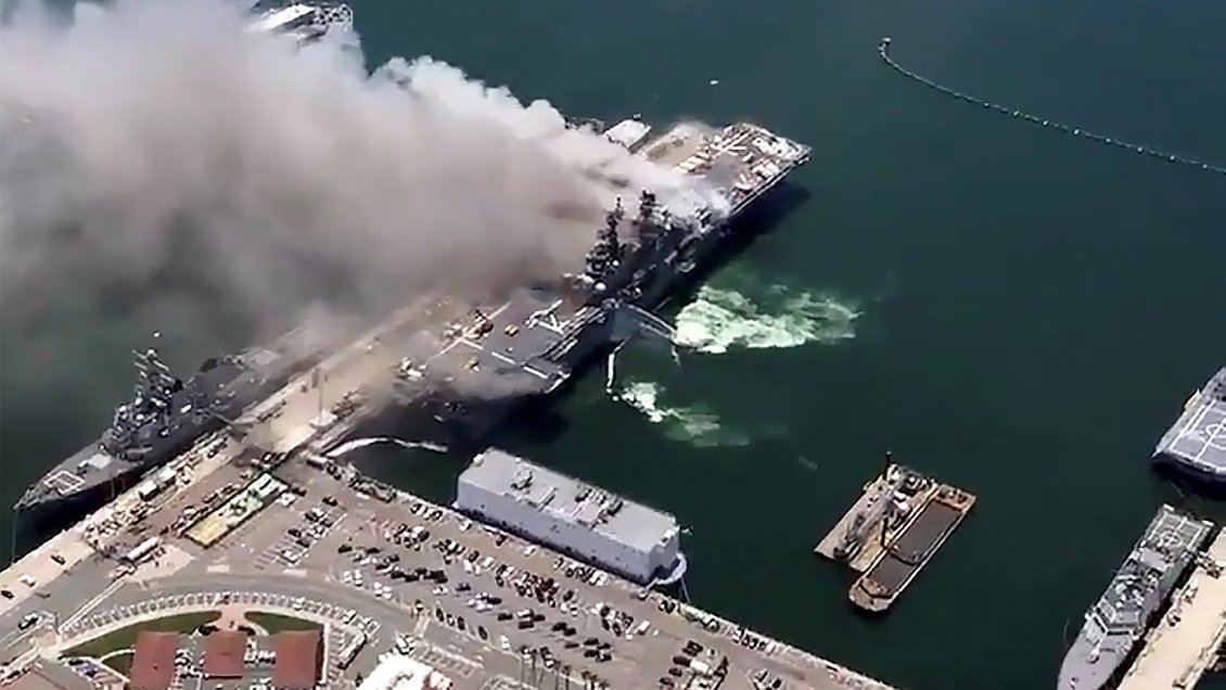 Incendio en buque de la Armada de EEUU dejó 18 marineros heridos
