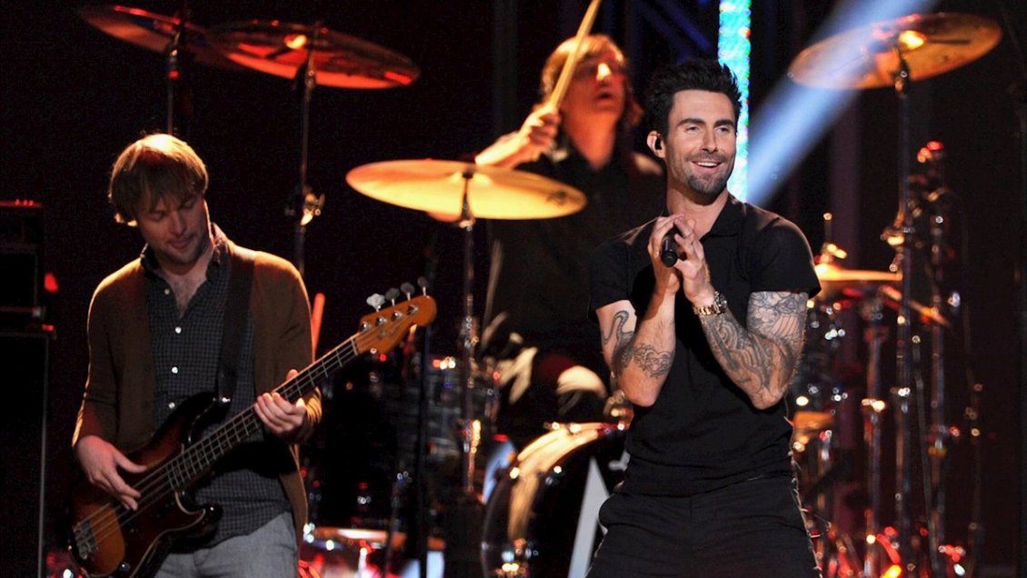 Bajista de Maroon 5 se retira de la banda tras caso de violencia doméstica