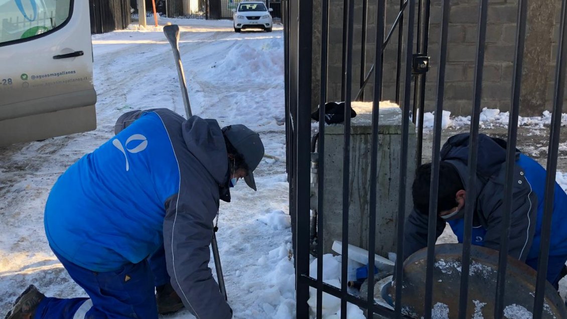 Sugieren proteger medidores y cañerías ante nuevas heladas en Punta Arenas