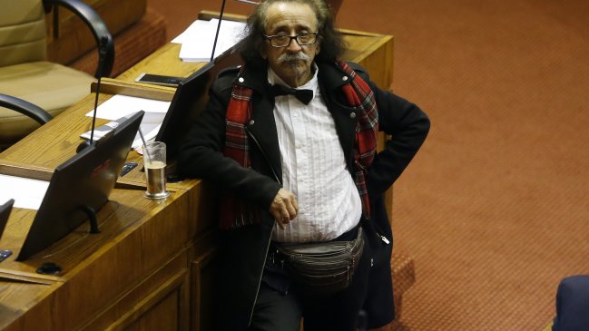 Cartel de Florcita Motuda contra ministro Blumel sacó ronchas en Chile Vamos