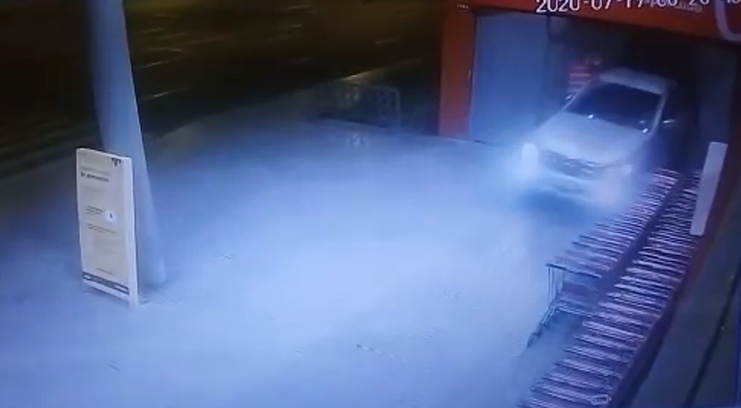 Sujetos escaparon tras frustrado alunizaje a supermercado en La Serena