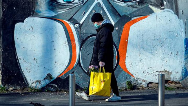 Francia obligará al uso de mascarilla en espacios públicos cerrados