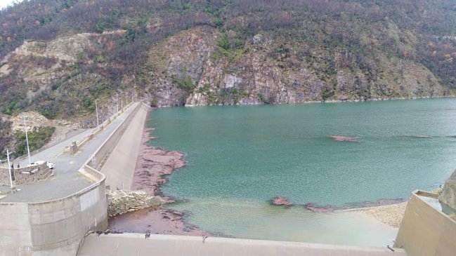 MOP Maule decidió abrir las compuertas del Embalse Ancoa tras últimas precipitaciones