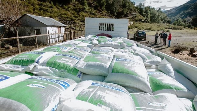 Crianceros de sectores cordilleranos reciben ayuda en alimentos para sus animales en Ñuble