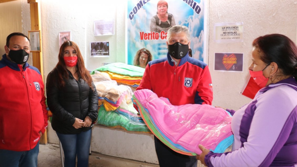 Toallas de contrabando incautadas por Aduanas fueron donadas a comedor solidario
