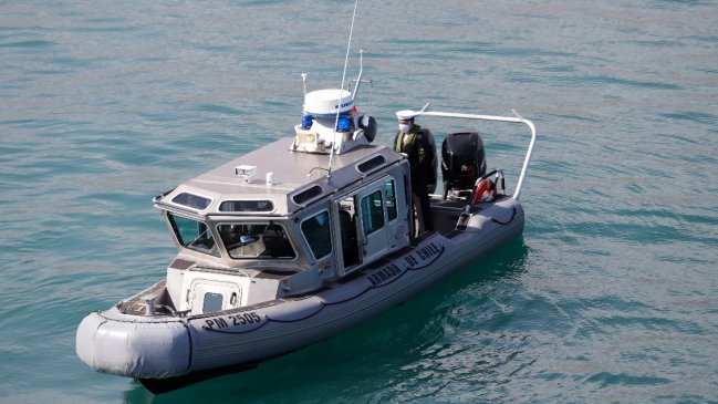 Armada busca a tres tripulantes que cayeron al mar en Aysén
