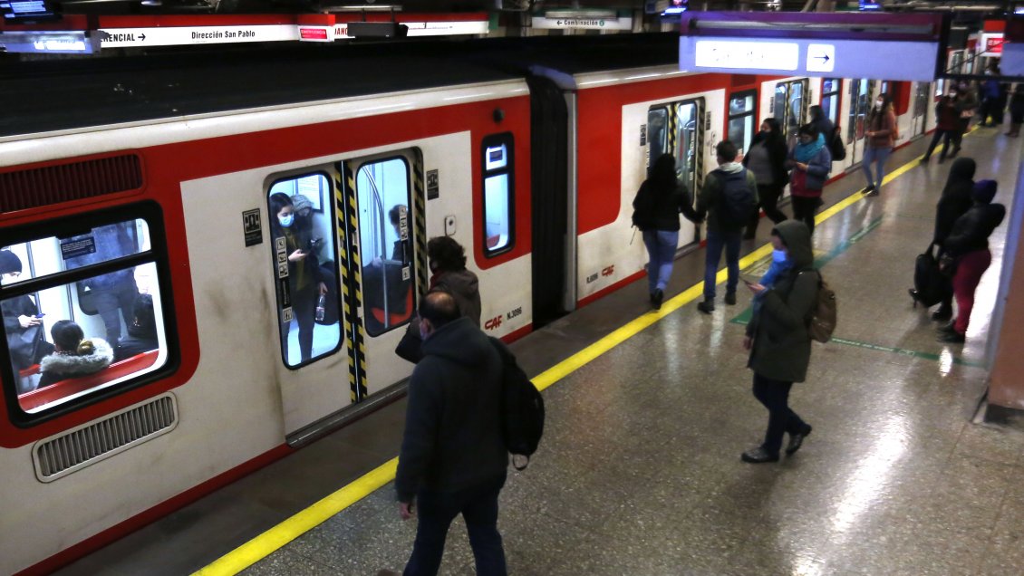 Metro reabrirá otras seis estaciones que están cerradas desde octubre