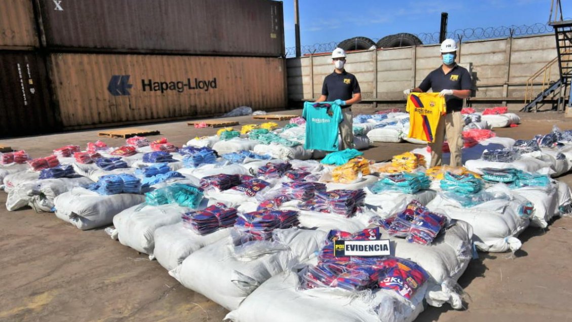 Incautan miles de camisetas deportivas falsificadas