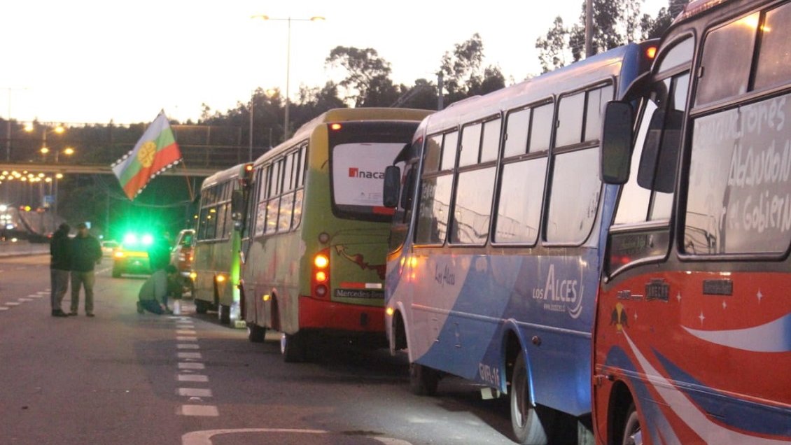 Conductores de líneas Coronel-Lota van en caravana a Santiago para exigir un sueldo de emergencia