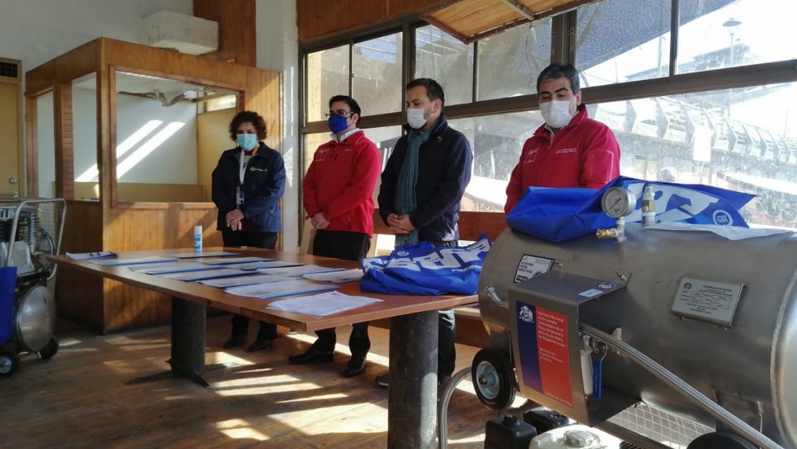 Buzos reciben equipos de última tecnología y se despiden de los barriles de bebidas