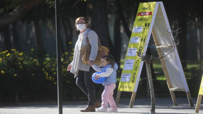 Minsal ya elaboró plan para que niños puedan salir en cuarentena: espera aprobación
