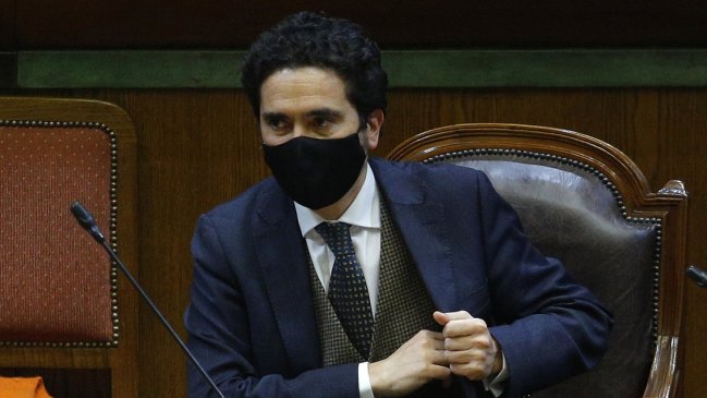 Briones dispuesto a negociar apoyo a taxistas