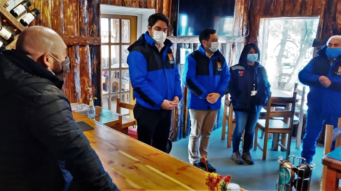 Restaurante de Chile Chico abre sus puertas a dos semanas del desconfinamiento