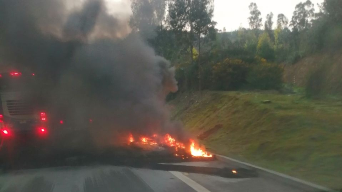 Paro del transporte público del Gran Concepción inició con barricadas