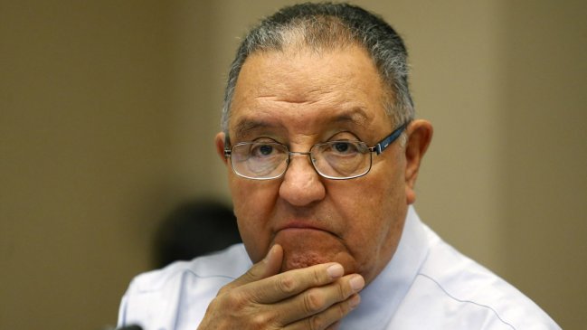 Huenchumilla: Ministro Pérez debe conversar con 