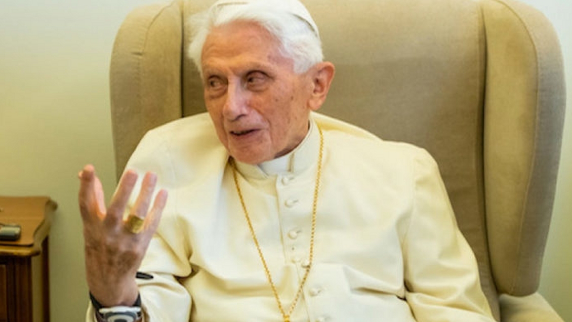 Papa emérito Benedicto XVI está gravemente enfermo, según biógrafo
