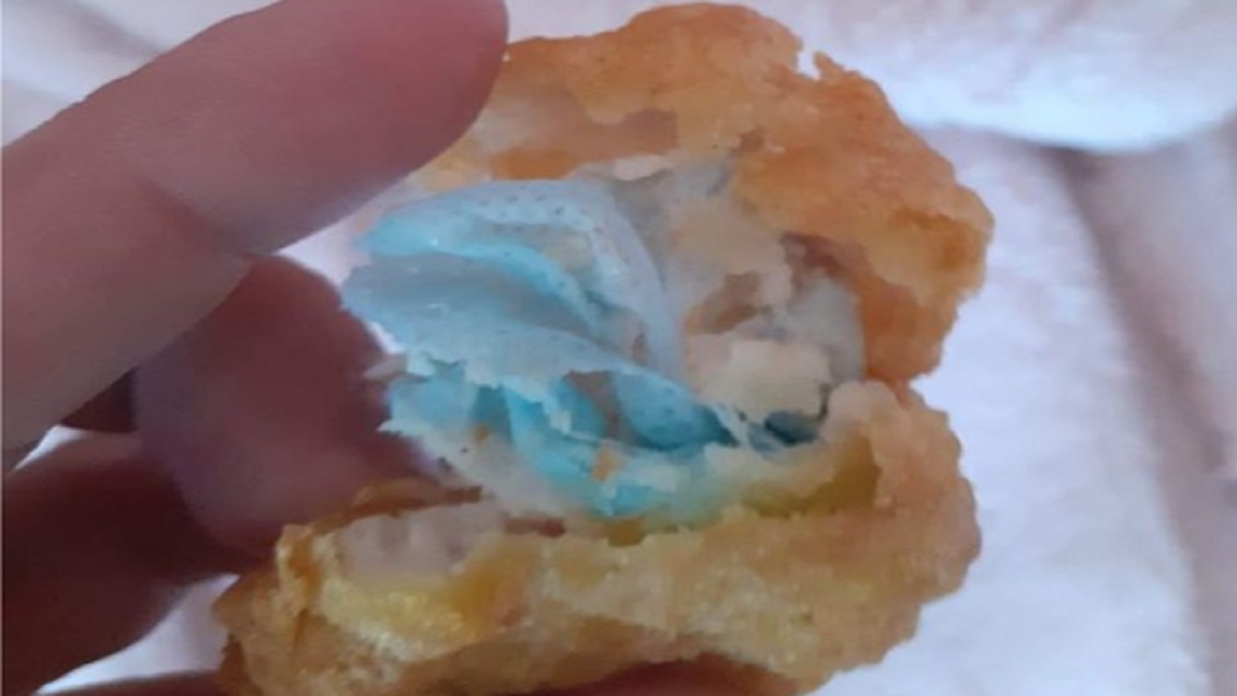 Niña casi muere tras comer nugget de pollo de McDonald's que tenía una mascarilla quirúrgica dentro