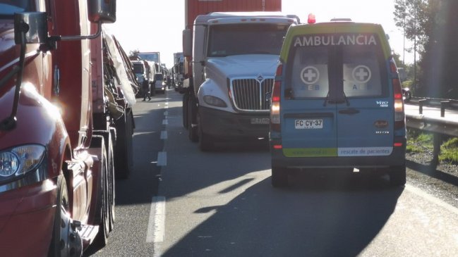 Camioneros cortaron la Ruta 5 Sur en Mulchén como advertencia de un movimiento mayor