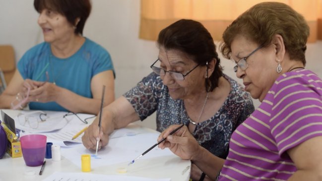 Senama traspasa recursos para atención diurna de adultos mayores en San Carlos y Ñiquén