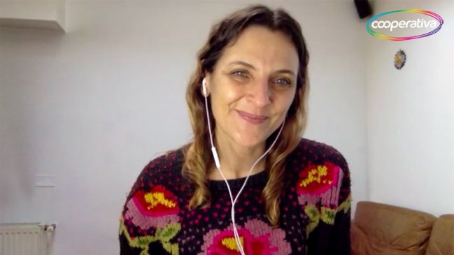 Antonia Zegers protagoniza obra por WhatsApp: Me saco el sombrero por quienes se abren caminos a contar historias pese a la adversidad