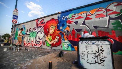  Pintan murales en París en honor a las víctimas de explosión en Beirut  