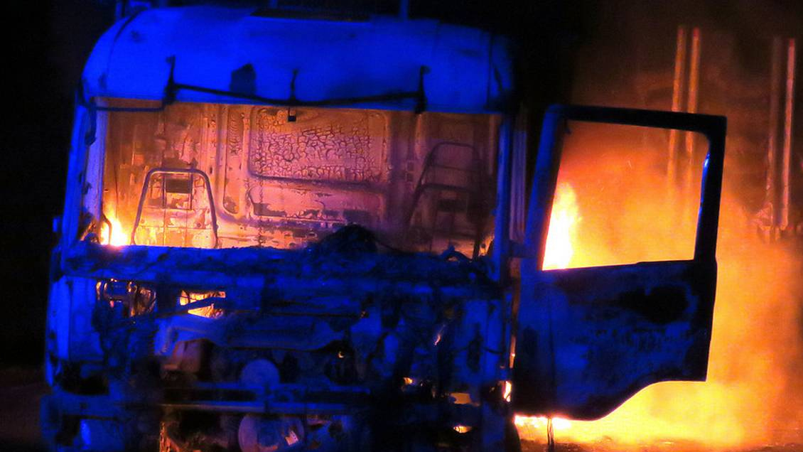 Ataque incendiario deja un camión de CCU quemado en Arauco