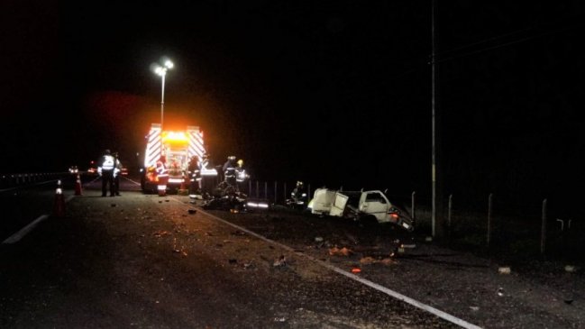 Colisión por alcance entre camión y furgón dejó un fallecido en Ñiquén