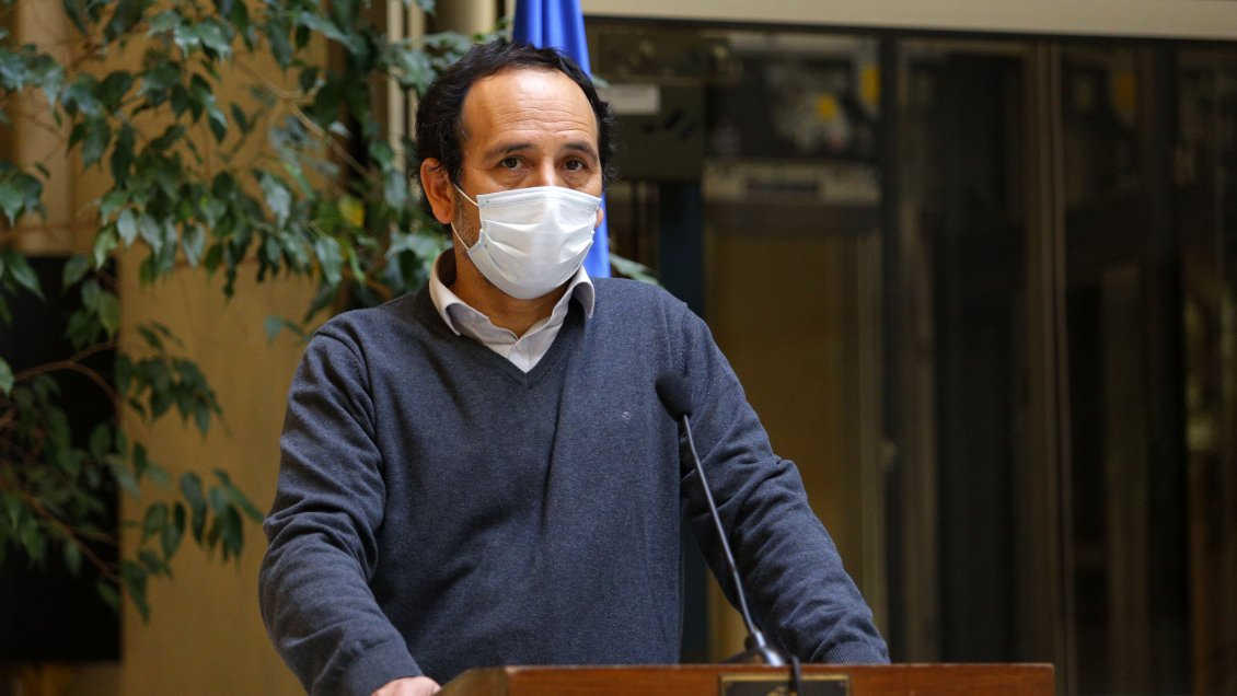 Diputado PC fue retenido durante una hora en control por no tener pasaporte sanitario