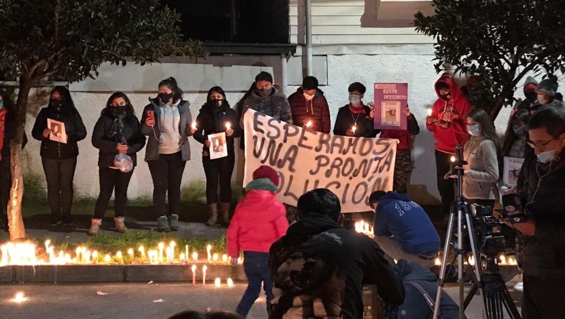 Desaparición de Carolina Fuentes: Familiares y amigos realizaron velatón en la plaza de Ninhue