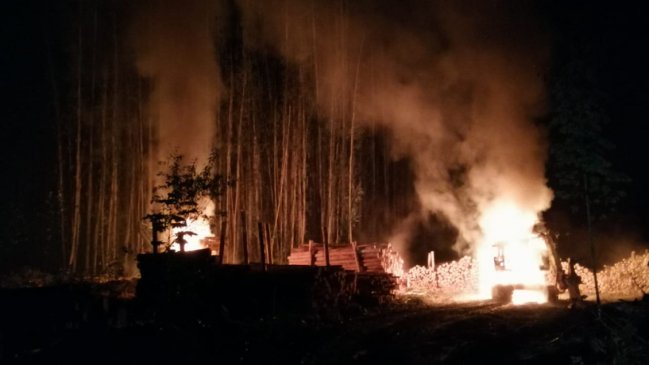 Investigan la quema de tres maquinarias forestales en Loncoche