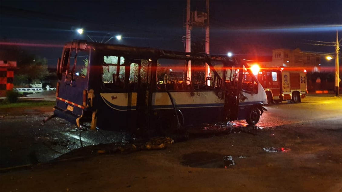 Investigan quema de bus en Lo Espejo: Máquina no tenía motor ni patentes