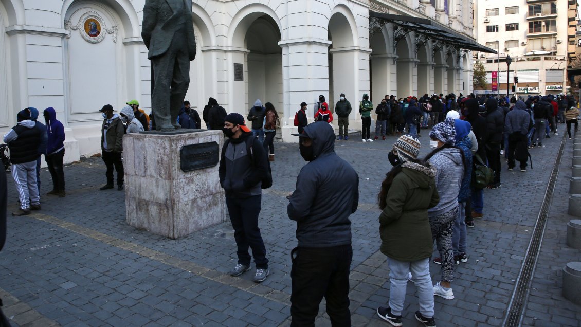 Ministro por aglomeraciones: El camino es una mayor educación, no más restricciones
