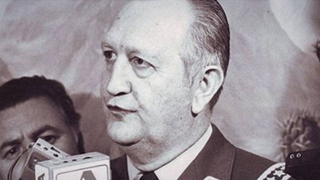 Izquierda exige salida de Mario Rozas por homenaje a Rodolfo Stange, y la UDI lo defiende