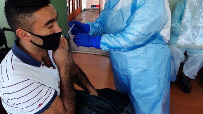 Trabajadores de la Vega Modelo de Temuco fueron vacunados contra la influenza