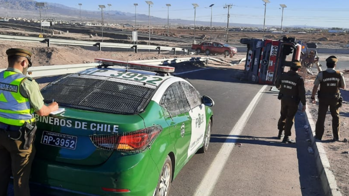 Camión de transporte de explosivos volcó en ruta de Calama