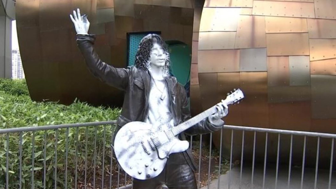 Estatua de Chris Cornell en Seattle fue vandalizada por desconocidos