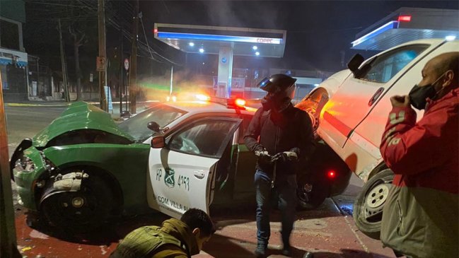 Villa Alemana: Vehículo terminó arriba de patrulla en violento choque